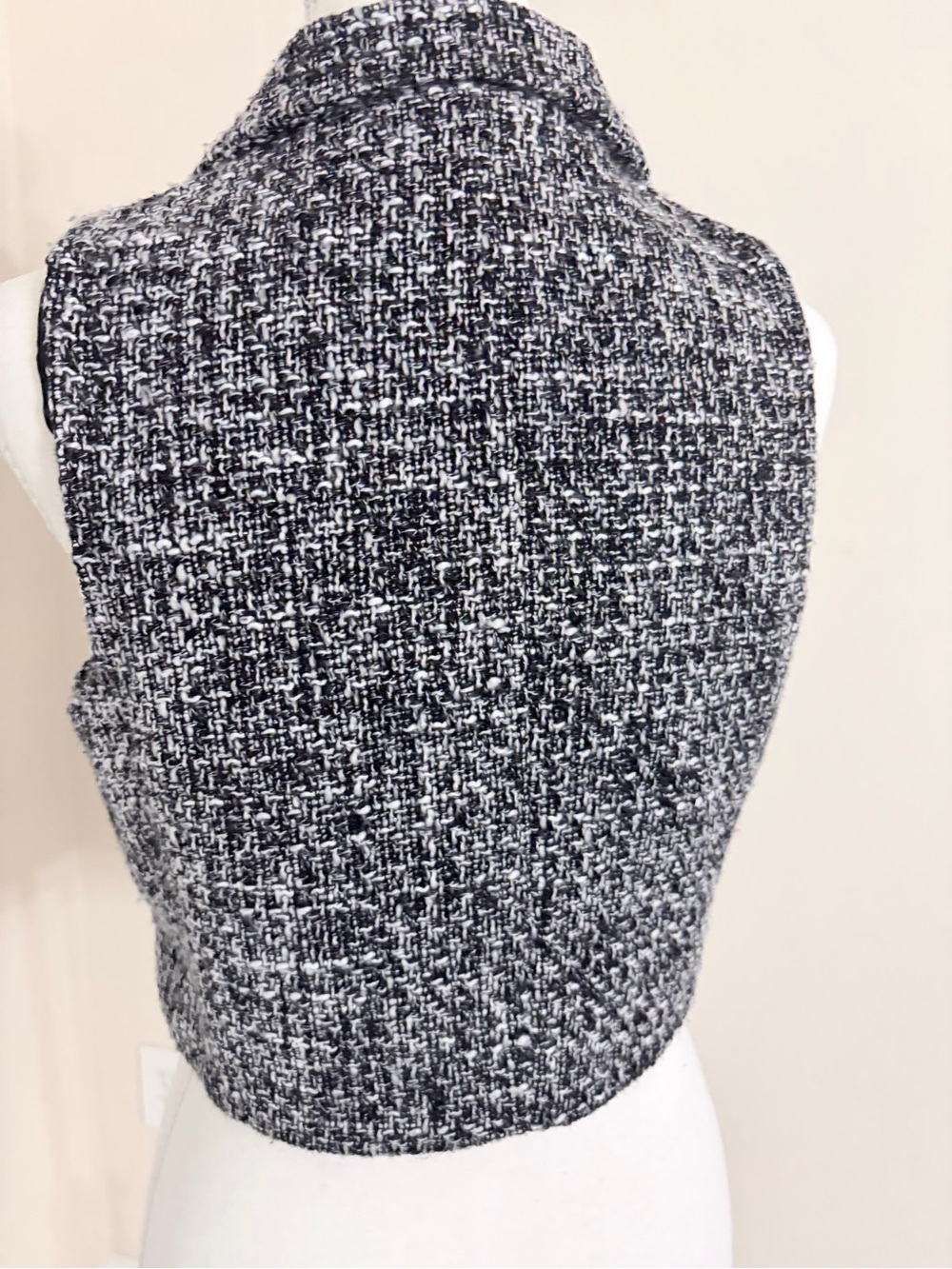 Joie Cropped Tweed Vest Black White Pearl Button Accent V-Neck 8 - Picture 7 of 7